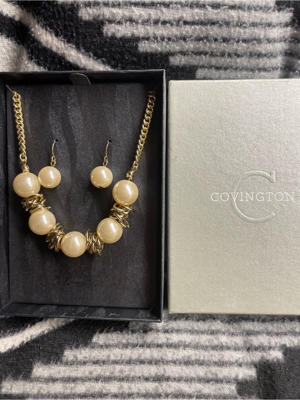 Vintage Covington Pearl Necklace and Earring Set Gold Tone